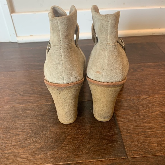 Ugg heeled booties with fur and adjustable straps 8 women’s - Picture 4 of 8